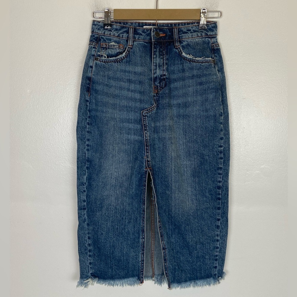 Zara Denim Retro Y2K Midi Skirt Sz XS Raw Hem Slit Front Raw Hem Blue High Rise
